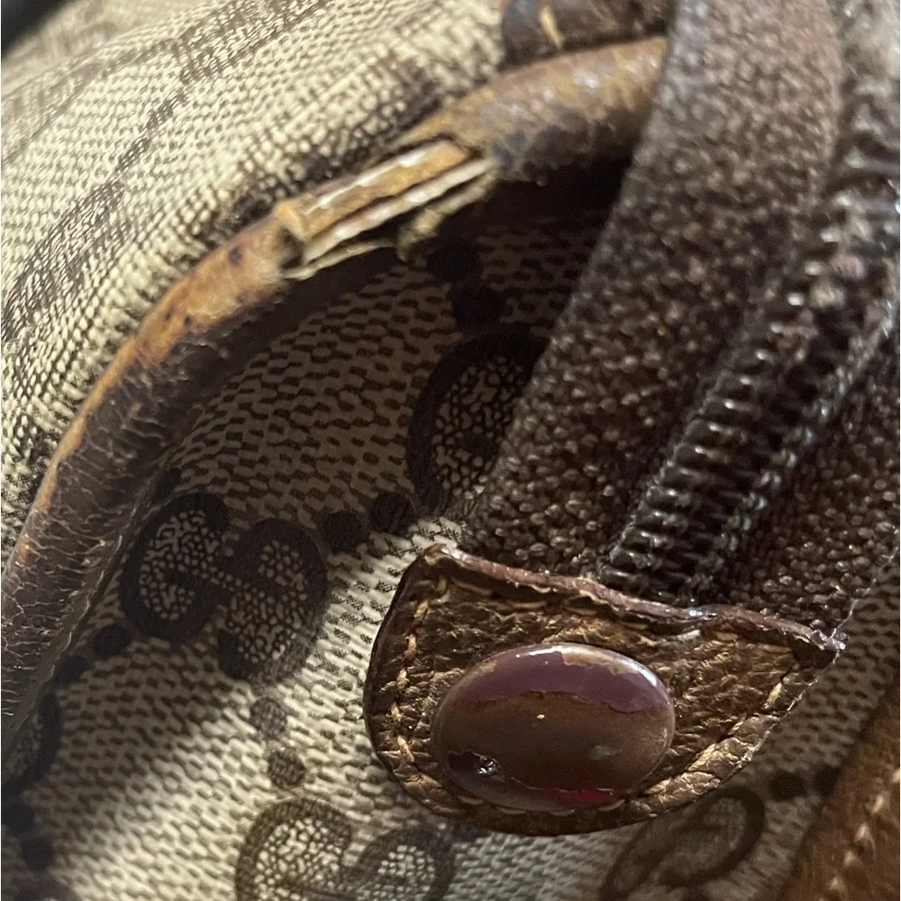 Authentic Vintage Gucci Bag - Picture 11 of 15